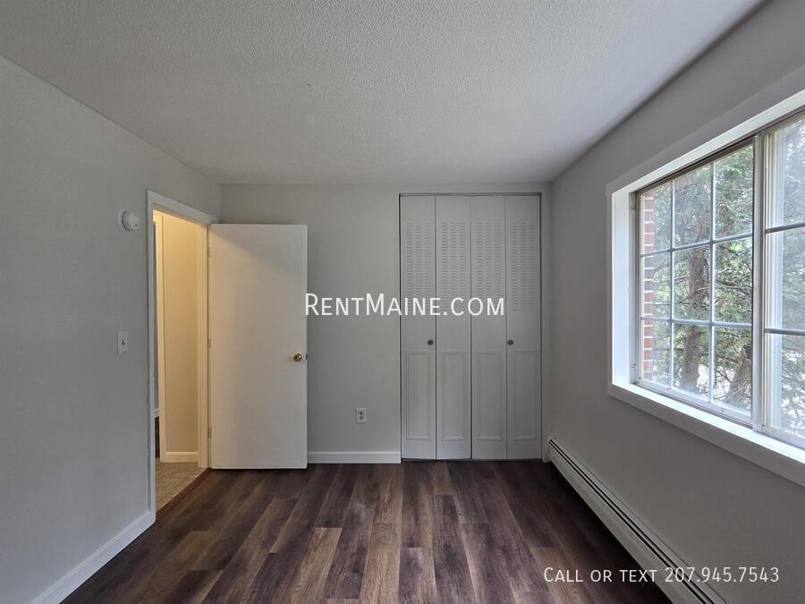 Building Photo - 10 Tall Pines Dr