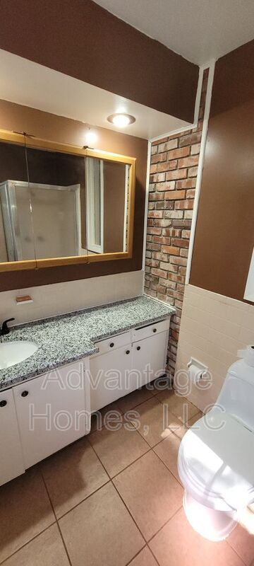 Building Photo - 8914 Grandview Dr