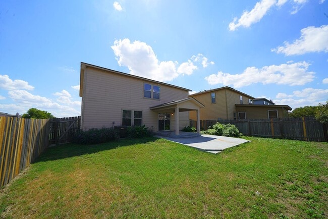 Building Photo - Charming 4-Bedroom, 2.5-Bathroom Home in C...