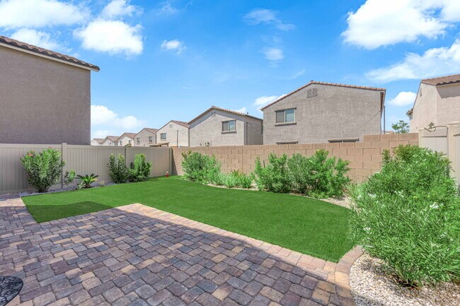 Building Photo - HOLIDAY SPECIAL! IF YOU SIGN YOUR LEASE BY DEC 15TH, 2025, AND RECEIVE YOUR FIRST 2 WEEKS RENT FR...