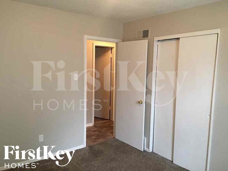 Building Photo - 5749 Jardin Pl