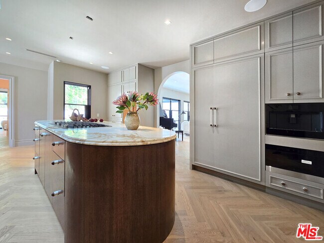 Building Photo - 2288 Coldwater Canyon Dr