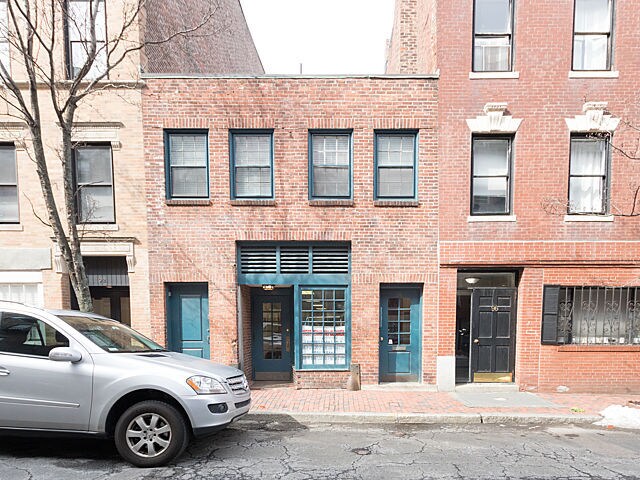 Building Photo - 94 West Cedar St