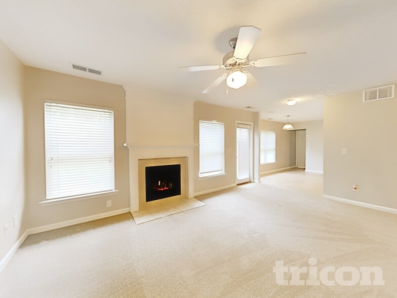 Building Photo - 8274 Eastshore Dr