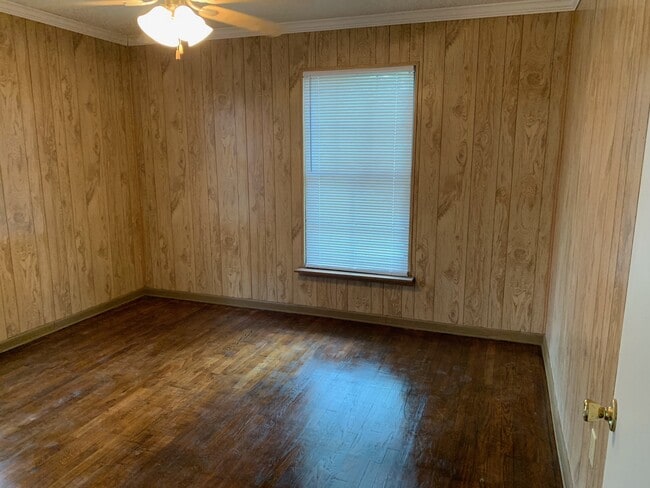 Building Photo - 705 W Center St