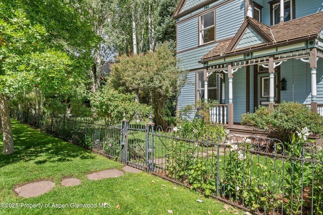 Building Photo - 500 W Francis St