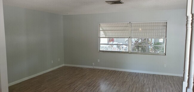 Building Photo - 2750 Ave M NW