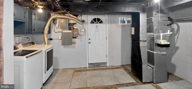 Building Photo - 8303 Ridgely Oak Rd