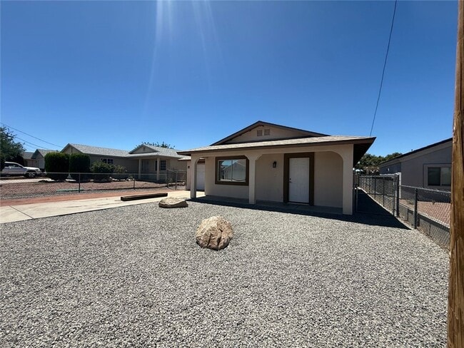 Primary Photo - 3249 N Lomalai St