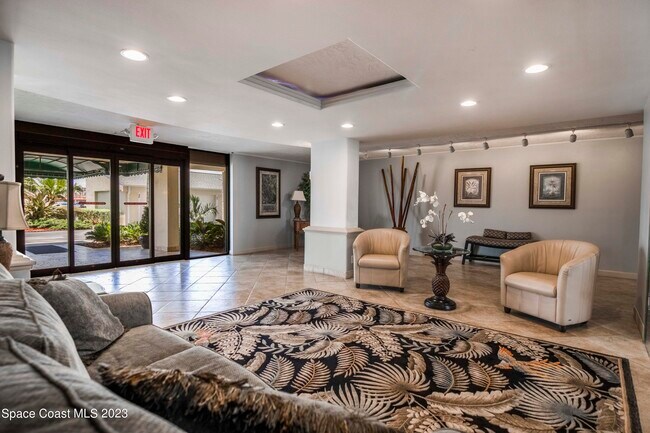 Building Photo - 877 N Hwy A1A