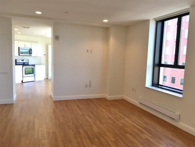 Building Photo - 875 Elm St