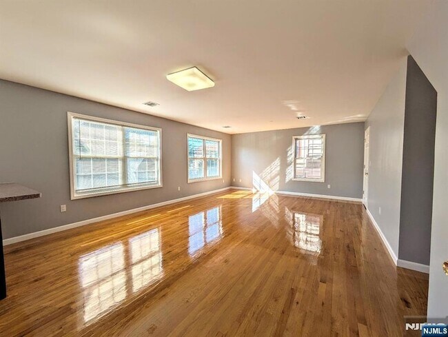 Primary Photo - 150 Orange St