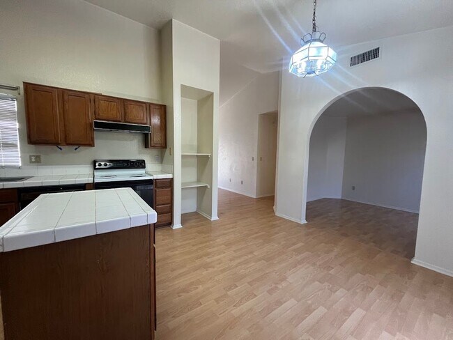 Building Photo - Charming 2 Bedroom, 2 Bathroom Home for Rent!
