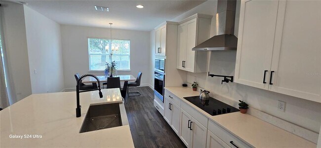 Building Photo - 18410 Blue Heron Cir