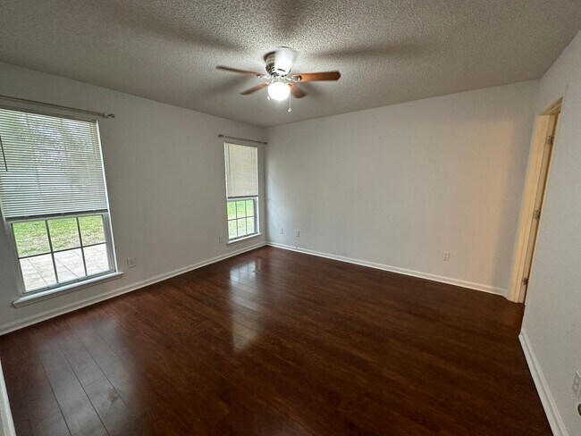 Building Photo - Beautiful 3Bed 2Bath in Hunters Ridge!