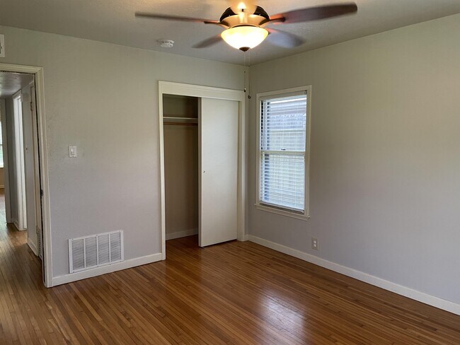 Building Photo - 3713 Aransas St