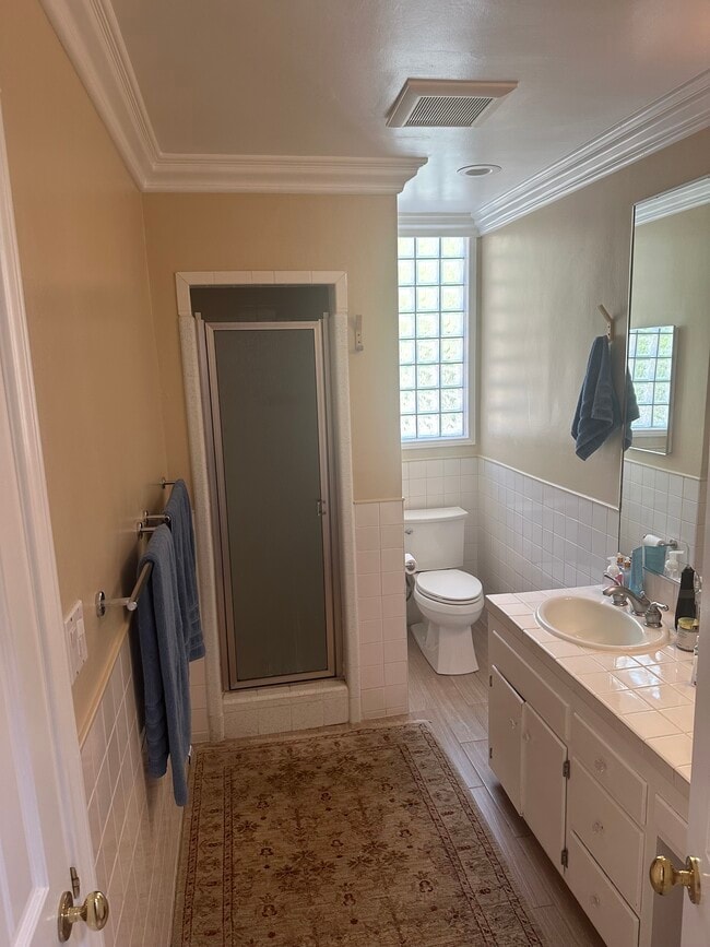 Master Bath - 844 N Laurel Ave