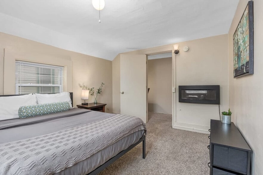 Building Photo - 15 Straight Ave SW