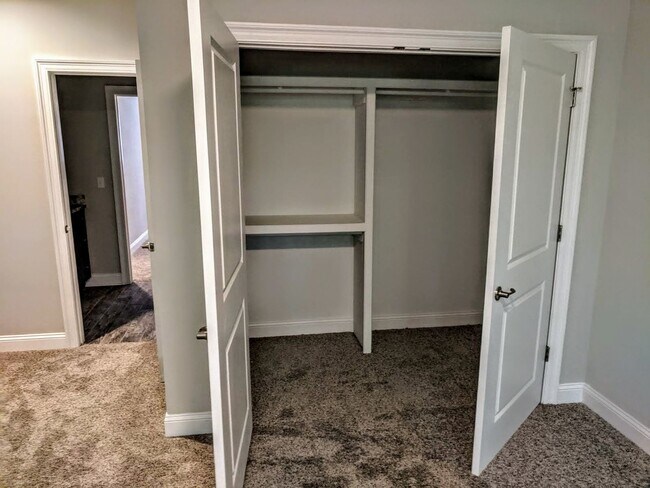 Building Photo - An amazing Townhouse for people who like big open space down Bedroom 4 Bathroom 3.5