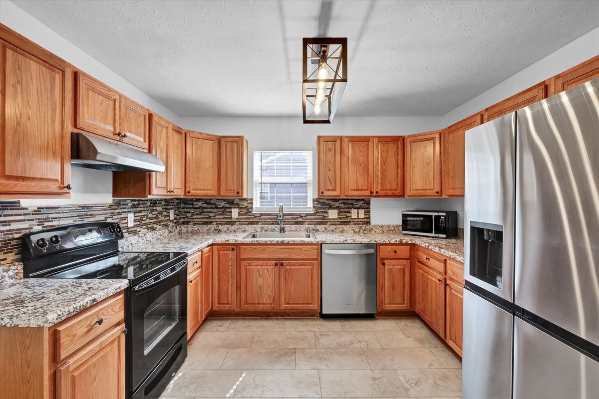 Building Photo - 204 Greenleaf Dr