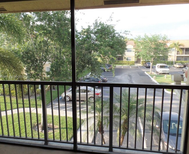 Building Photo - Beautifully Renovated 1-Bedroom, 1-Bathroom Condo in the Gated Community of Royal Poinciana!