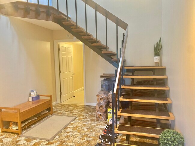 Building Photo - 14 Windsor Rd