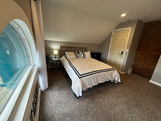 Building Photo - 1104 W Sinto Ave