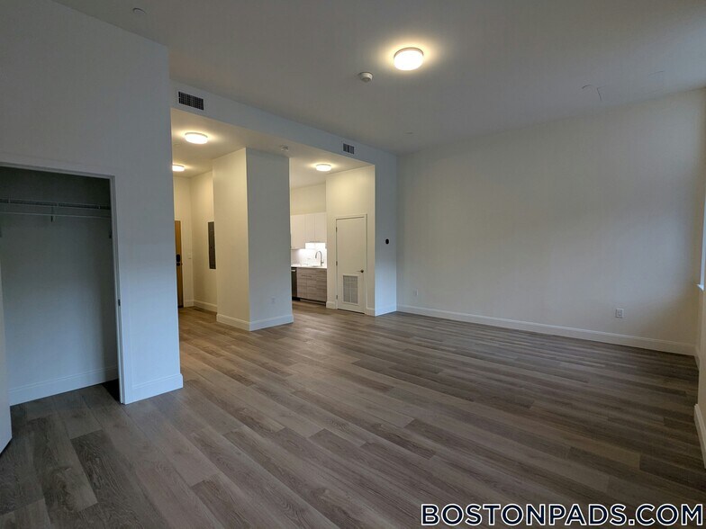 Building Photo - 1079 Commonwealth Ave