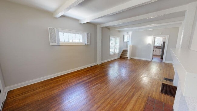 Building Photo - 124 W Lakeview Ave