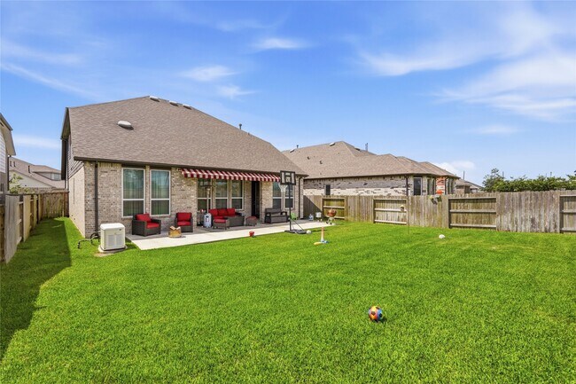 Building Photo - 15647 Roscobie Park Dr