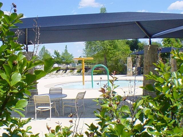 Building Photo - 209 Bird Creek Dr