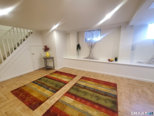 Building Photo - 42 County St