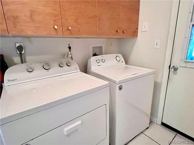 Building Photo - 801 N Country Club Dr