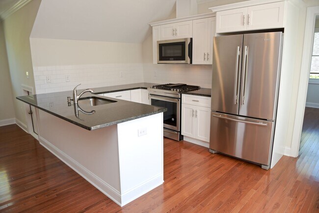 Building Photo - 203-205 Nassau Street