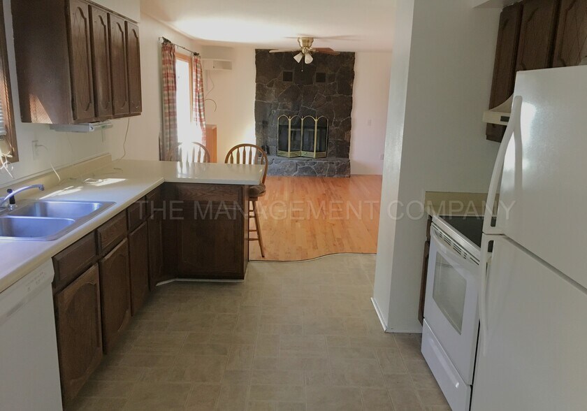 Building Photo - 1127 Sunburst St
