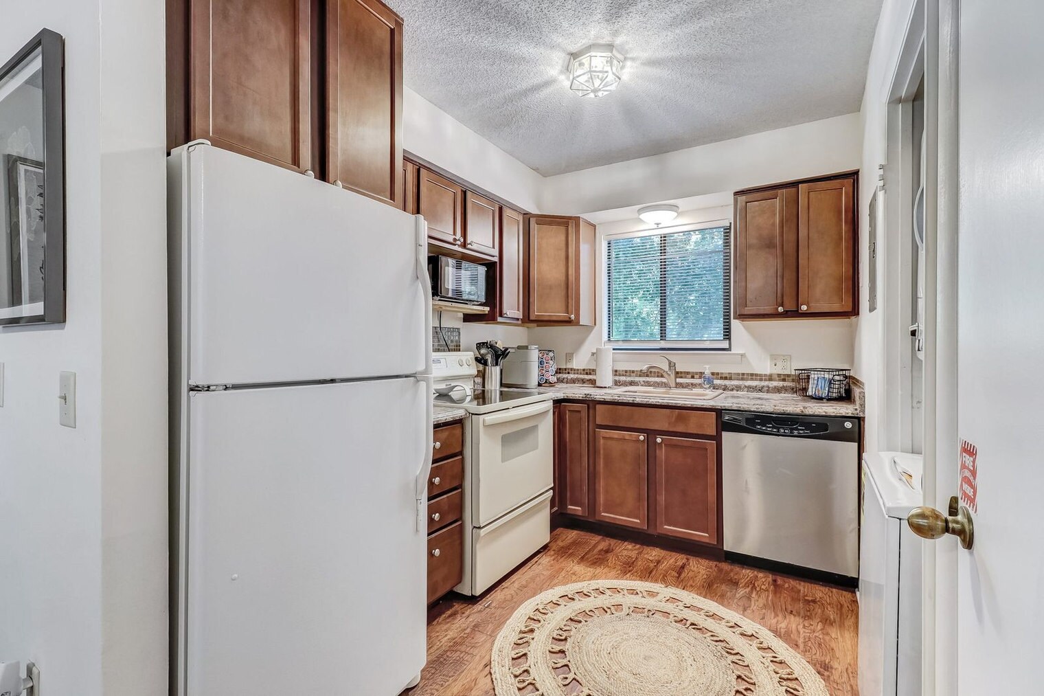 Building Photo - 2328 Sadler Rd