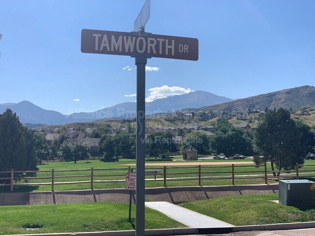 Building Photo - 5589 Tamworth Dr