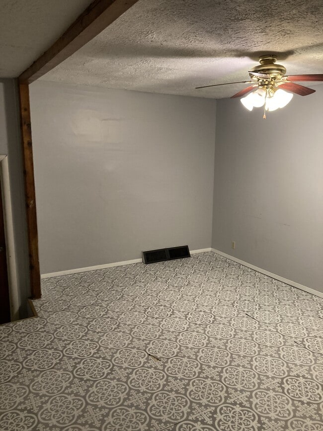 Building Photo - 403 Grand St