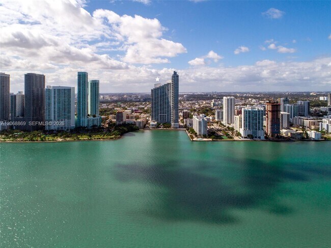 Building Photo - 2020 N Bayshore Dr