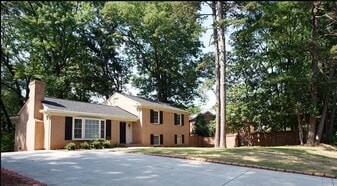 Building Photo - 6836 Park South Dr