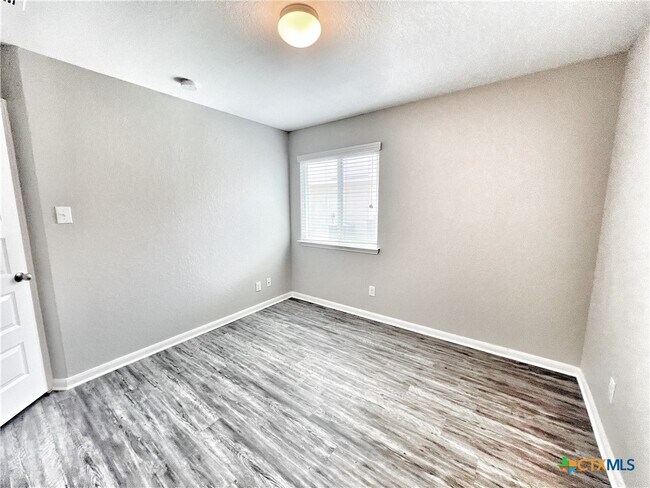 Building Photo - 761 Wolfeton Way