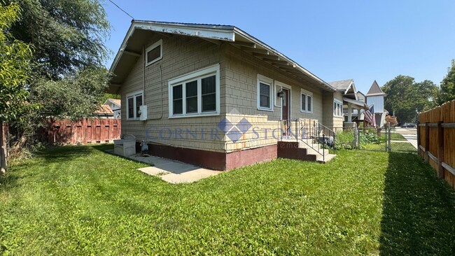 Building Photo - 1624 3rd St S