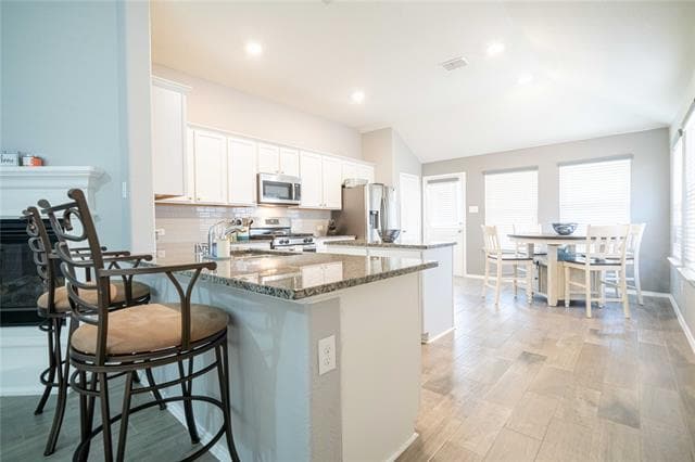 Building Photo - 8900 Devonshire Dr