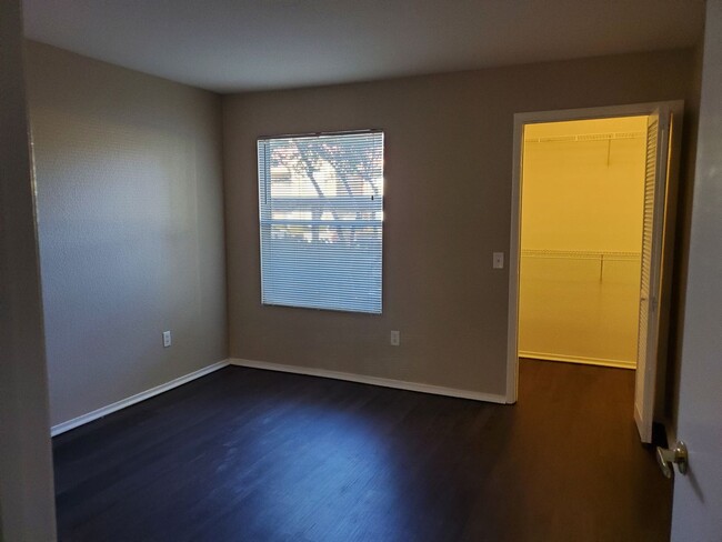 Building Photo - 1 BED, 1 BATH CONDO in "Latigo" Silverado ...