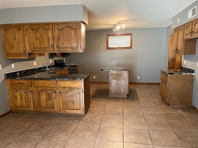 Building Photo - Beautiful Hobby Farm on 10 Acres!