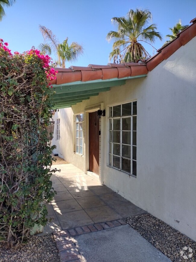 Building Photo - 2 Bed / 2 Bath Spanish-Style Home with Det...