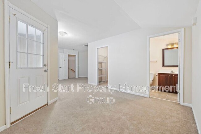 Building Photo - 414 Carriage Lake Dr