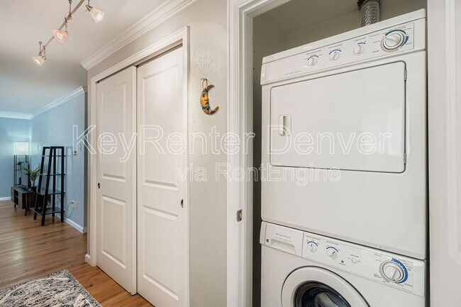 Building Photo - 1327 Steele St