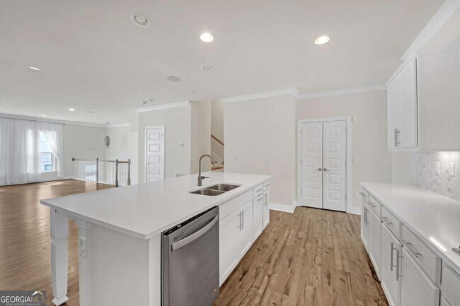 Building Photo - 860 Stonehill Ln