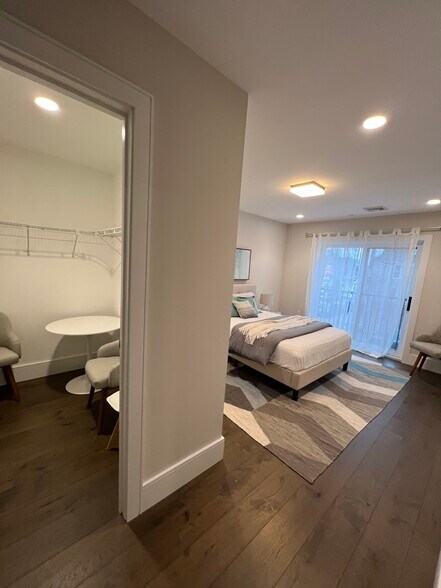 Building Photo - 214 Market St